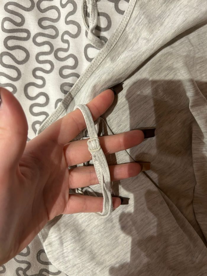 Top gris à fines bretelles – Primark – Taille M – Bon état - photo numéro 3