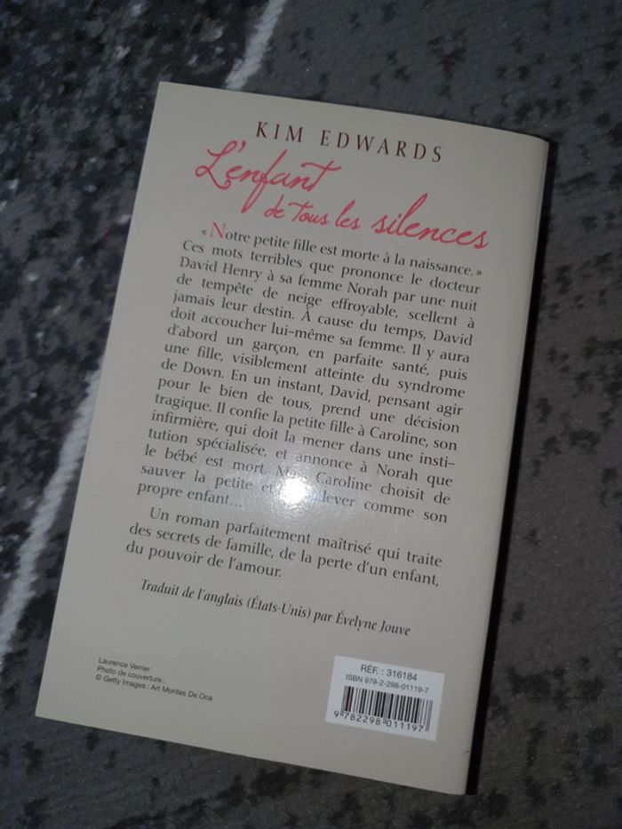 Livre "L'enfant de tous les silences" - photo numéro 2