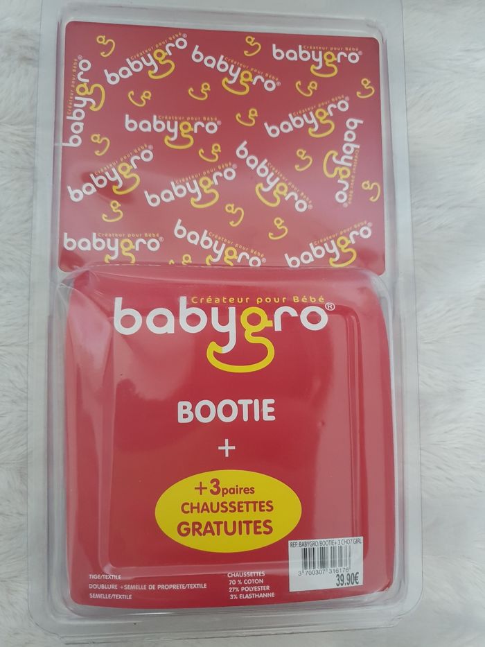Coffret chaussons et chaussettes Babygro NEUF - photo numéro 2