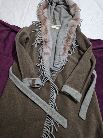 Manteau femme taille L marque MET avec  capuche  et fausse  fourrure