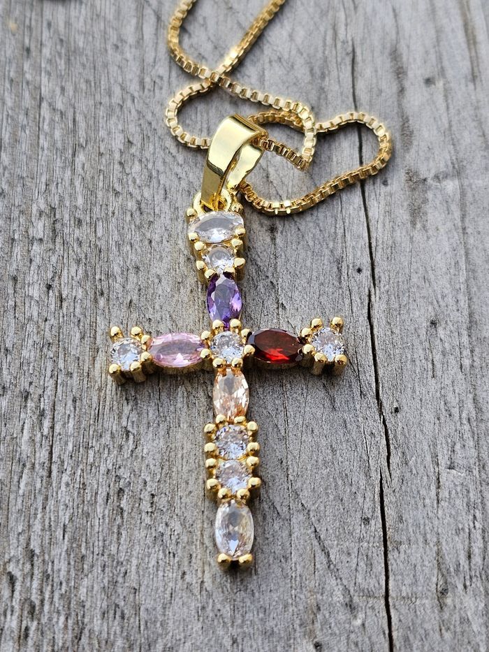 Collier croix doré