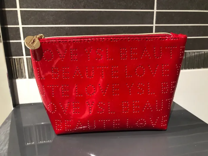 Trousse de toilette Yves Saint Laurent