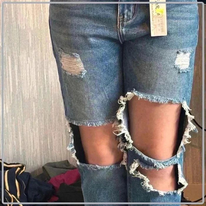 Jeans trouée  taille  42  marque  denim  collection - photo numéro 2