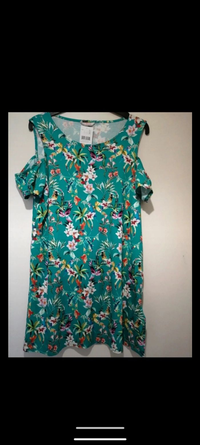 Robe Camaïeu imprimé fleuri épaules dénudées. Taille XL