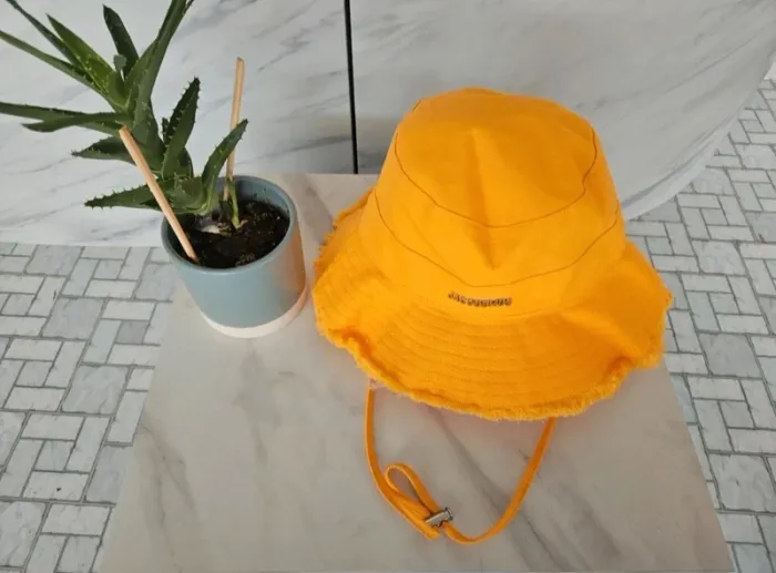 Le bob artichaut Jacquemus orange