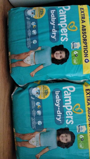 Lot de deux paquets de couches Pampers taille 6+