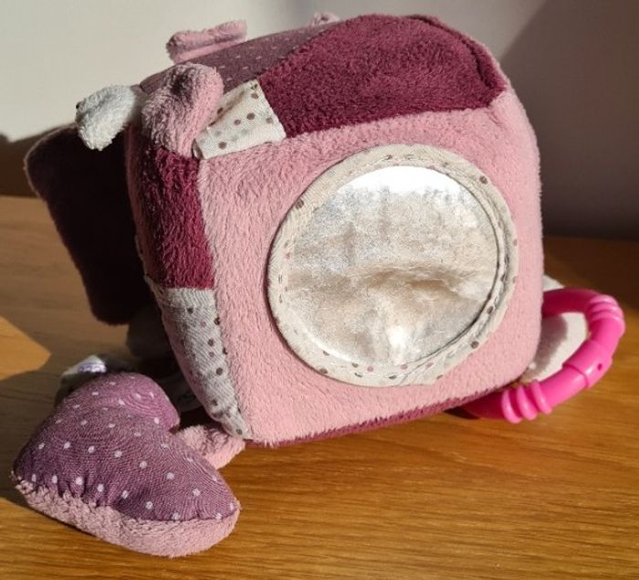 Cube d'activité sensorielle pour bébé - photo numéro 2