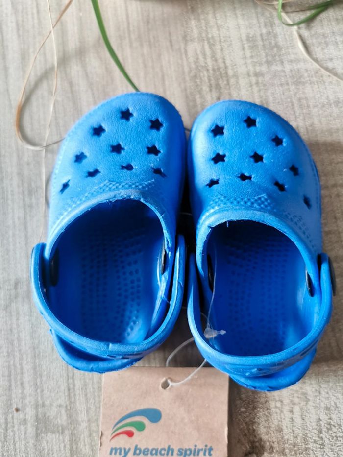 🌺Chaussure type crocs bleu pointure 19 neuf avec étiquette - photo numéro 5