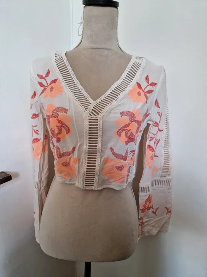 Crop top court h&m fleurie macramé taille 38