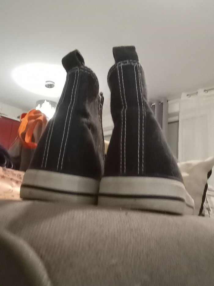 Baskets montantes type converses. - photo numéro 2