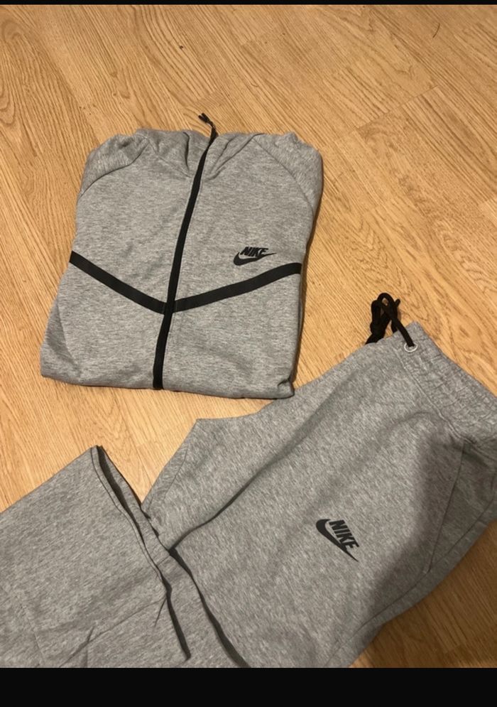 Ensemble Nike Tech - photo numéro 2