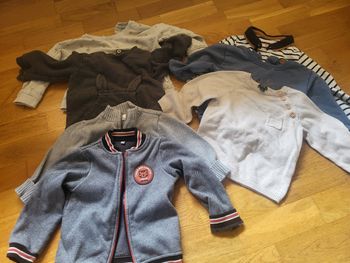 Lot pulls et gilets 24 mois