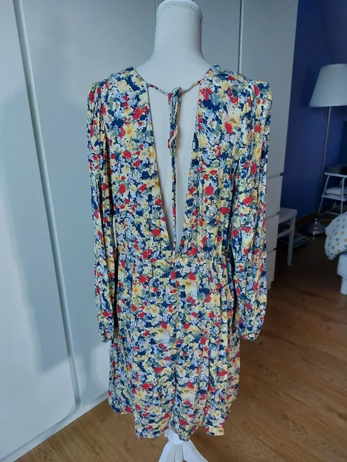 Très jolie robe fleurie dos ouvert - photo numéro 7