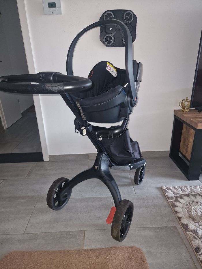 Titre : Ensemble poussette Stokke avec siège auto et sac – Excellent état
Description :
Je vends un ensemble de poussette Stokke en très bon état, comprenant une poussette, un siège auto et un sac assorti.
Couleur : Noir
Prix : 120 euros
Localisation : Y - photo numéro 7