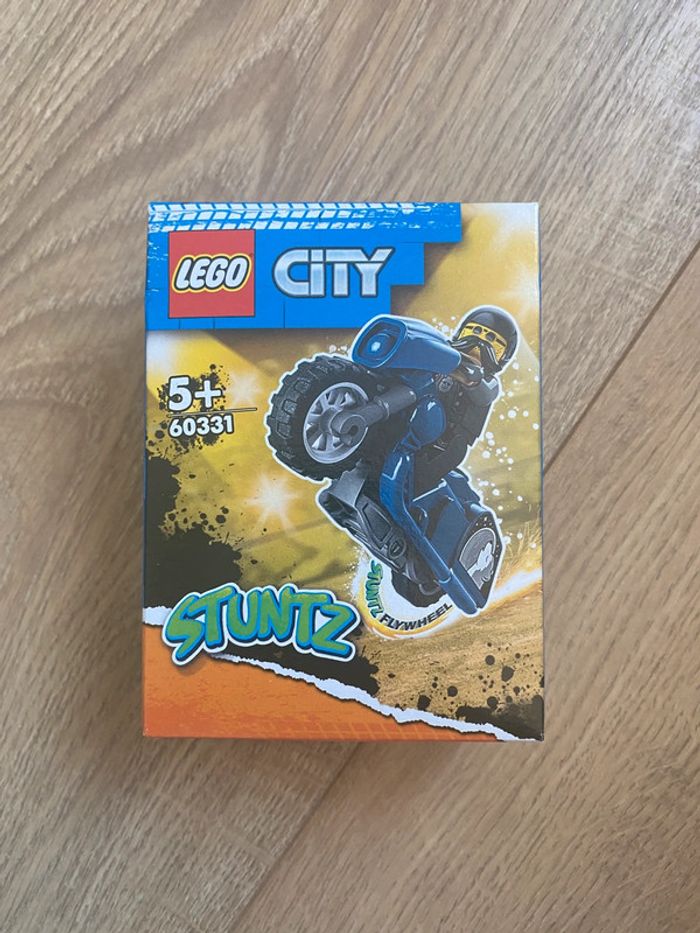 Lego city moto avec friction 60331