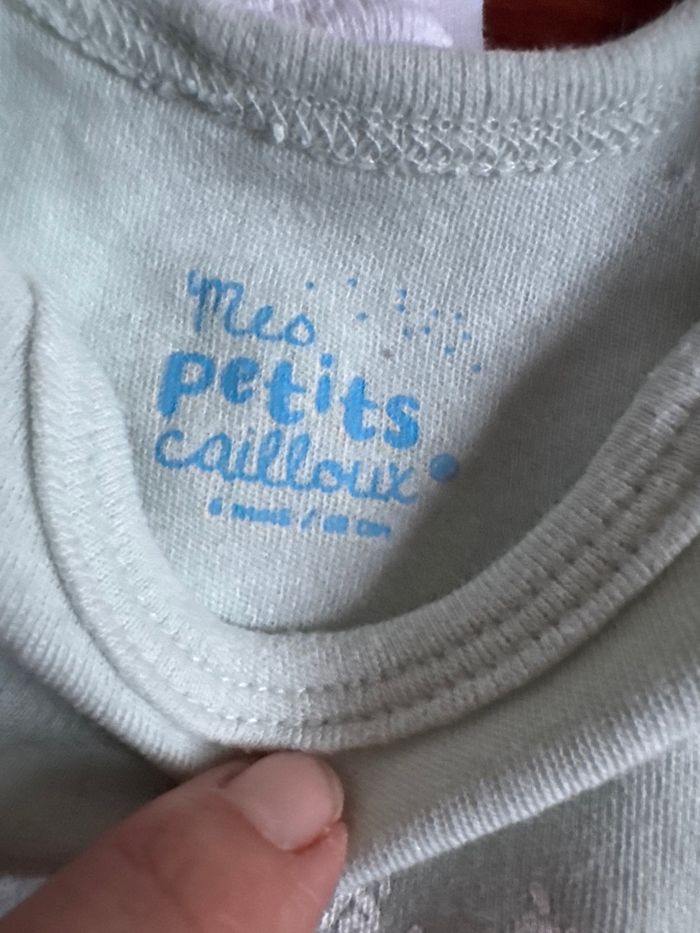 Lot bodies Mes petits cailloux 6mois - photo numéro 5