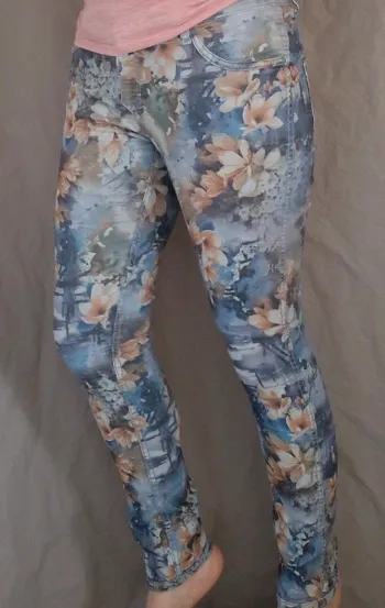 Jean zac&zoe  Réversible  bleu/fleurie taille 38
