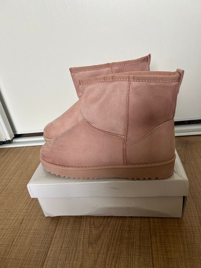Bottines roses fourrées neuves pointure 40