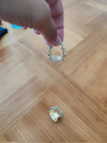 Boucle d'oreille neuve