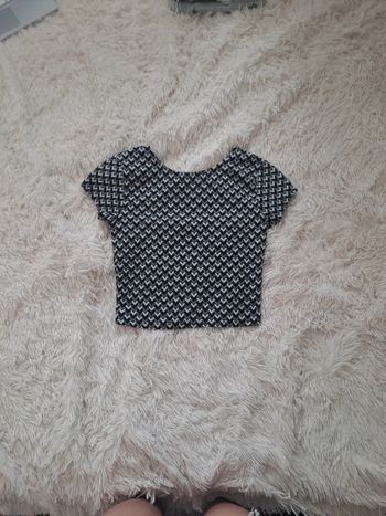 Crop top motif graphique - Mim S - Dos décolleté chic et tendance