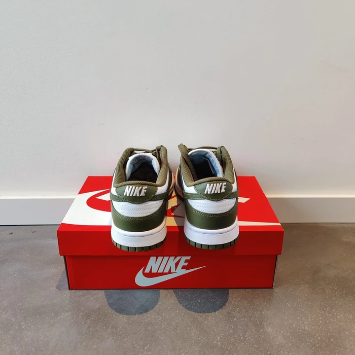 Nike Dunk "Medium Olive taille 38.5 - photo numéro 5
