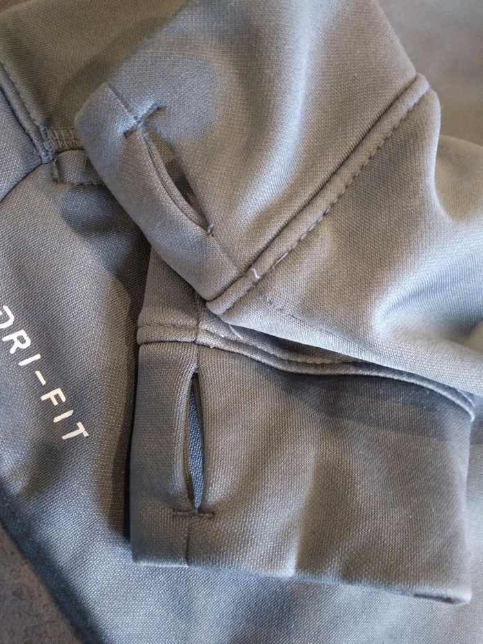 Sweat Nike hiver 6 ans - photo numéro 2