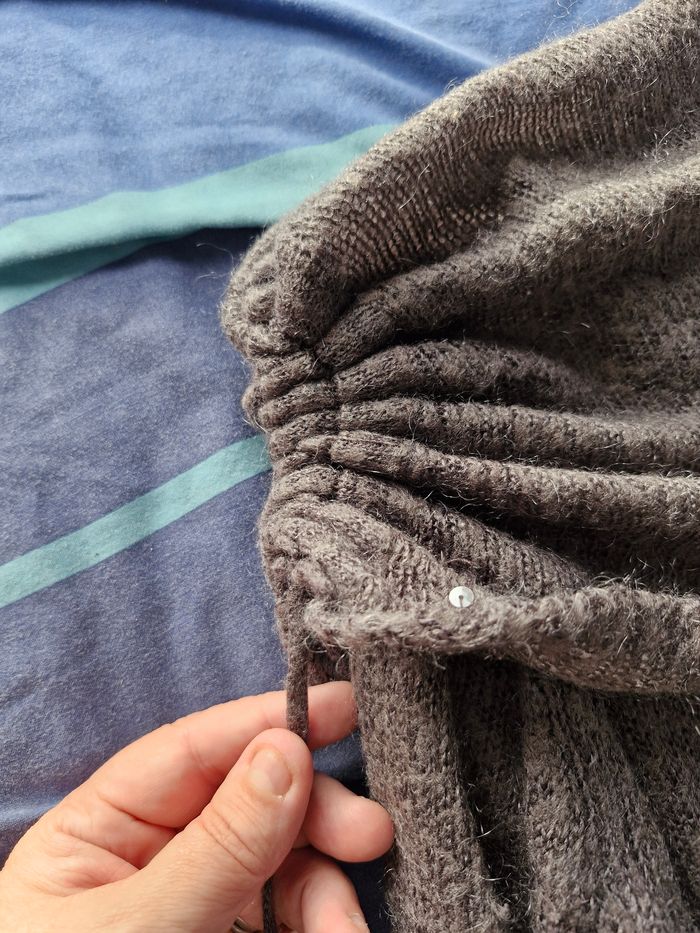 Superbe pull col réversibke épaules, manches asymétriques - photo numéro 8