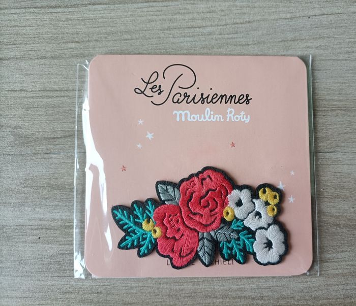 Patch brodé fleur thermocollant Les Parisiennes Moulin Roty Lucille Michieli neuf emballé