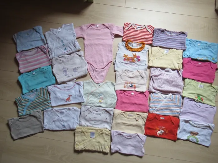 Lot 117 vêtements fille 6 mois avec chaussettes chaussures automne / hiver bodies, pyjamas, habits - photo numéro 8