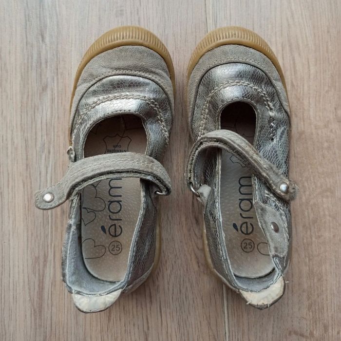 chaussures argentées grises fermeture a scratch Eram pointure 25