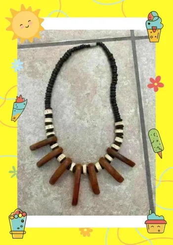 Collier marron noir bois