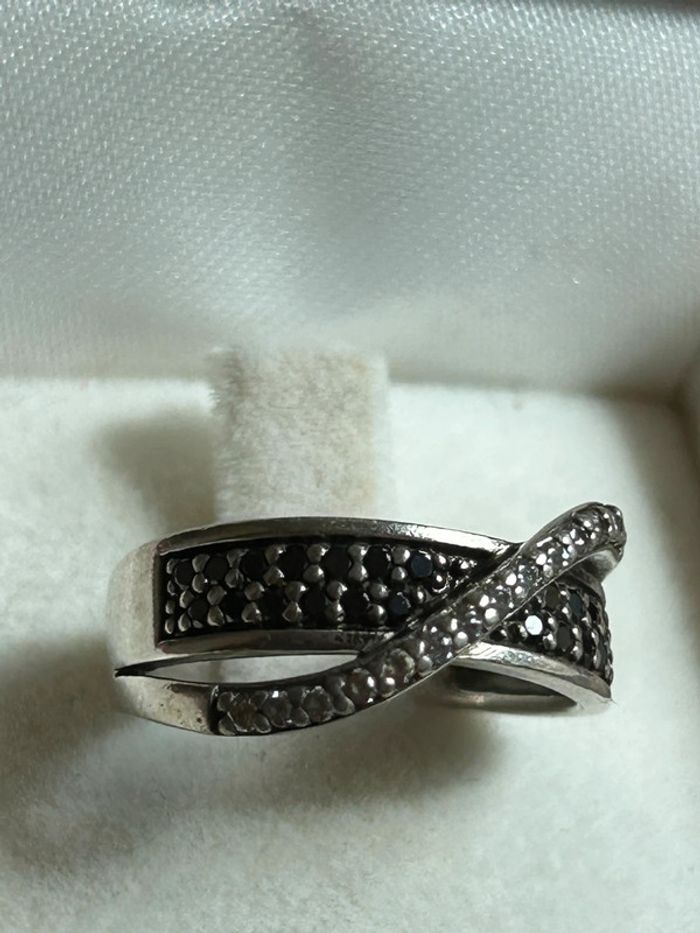 Jolie bague en argent massif avec pierres noires et blanches T. 50 femme TBE - photo numéro 8