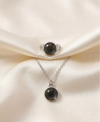 Ensemble bijou bague et collier ronde mood enfant changement de couleur Neuf