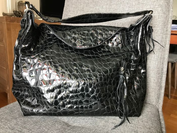 Très joli sac cuir vernis noir façon crocodile - photo numéro 2