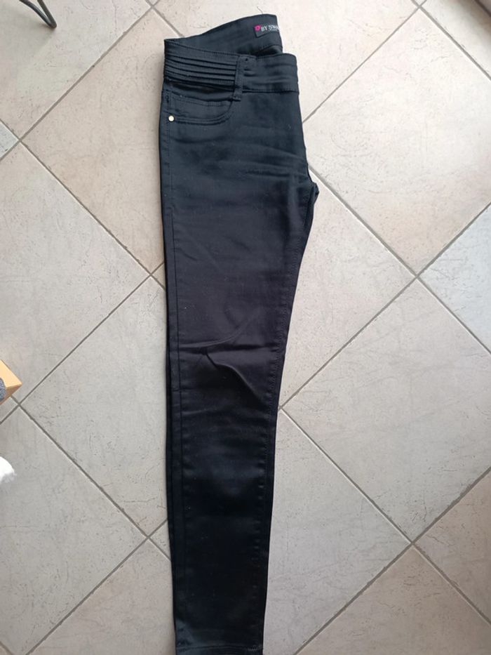 Jeans SkINNY noir - taille 40/42 - neuf - photo numéro 2