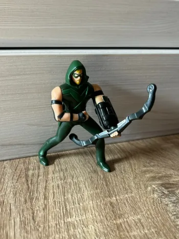 Figurine Arrow / McDonald’s 2016 / Très bon état ( quelques traces d’usure ) / DC Comics