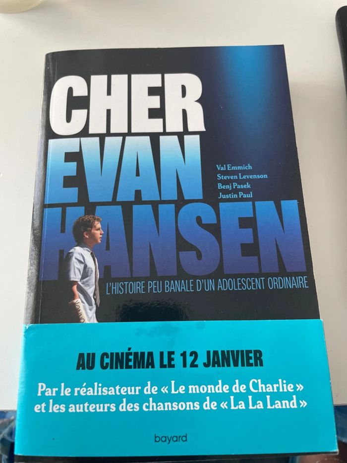 Livre cher Evan Hansen l’histoire peu banale d’un adolescent ordinaire