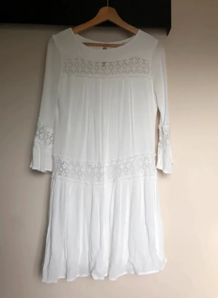 Robe Only 34 - gaze de coton blanc, dentelles, fond de robe