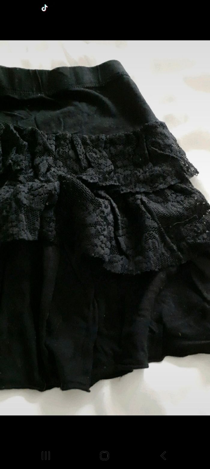 Jupe noir avec dentelle - photo numéro 3