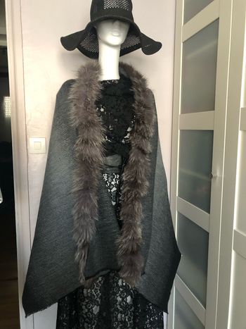 Grande étole bord fourrure