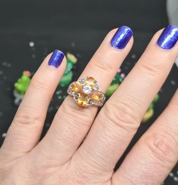 Bague fantaisie argentée avec pierres jaunes et zirconium