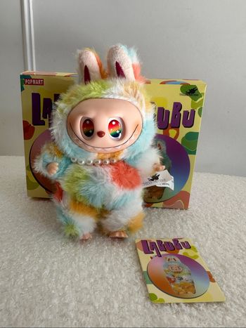 Labubu multicolore boîte non ouverte