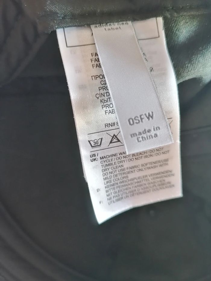 Casquette Adidas
Taille unique adulte
Neuve juste lavée - photo numéro 3