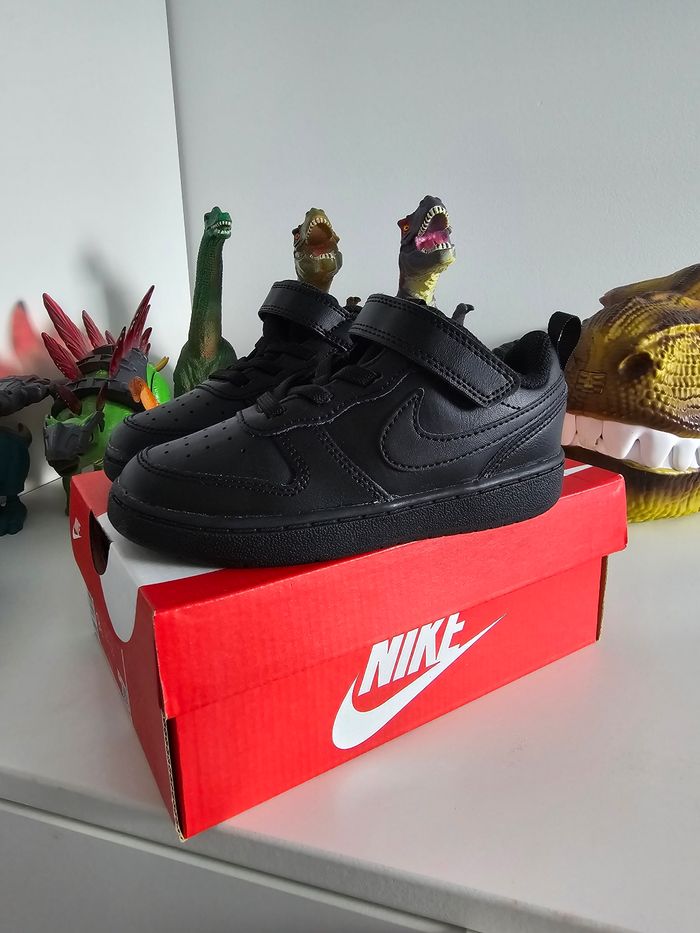 Basket nike cuir taille 26 - photo numéro 2