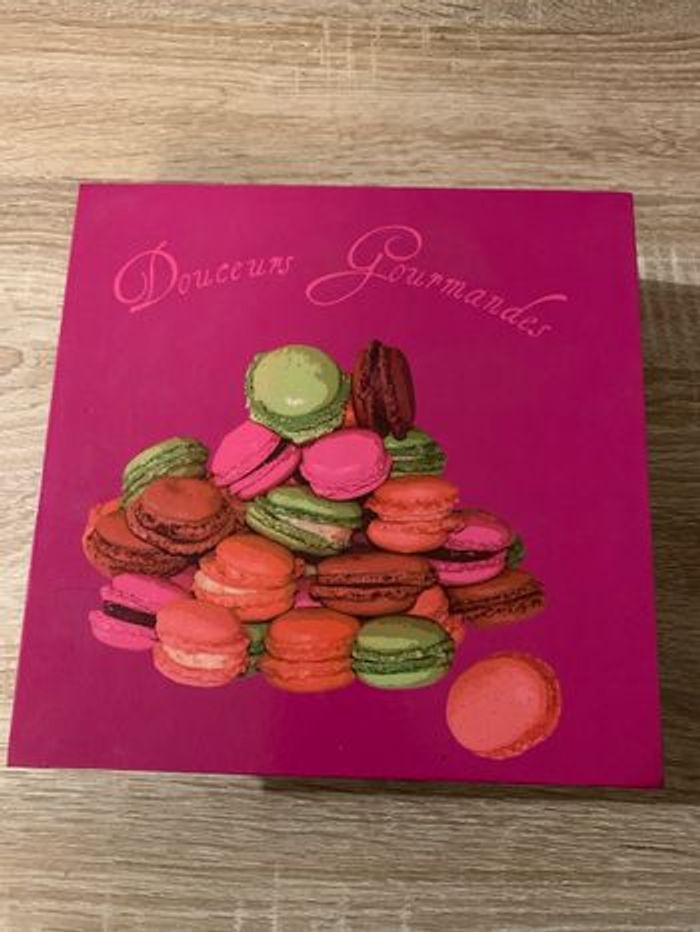 Boîte en carton avec moules en silicone + pinceau - photo numéro 9