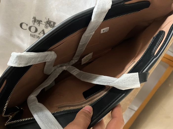 Sac Coach New York Noir – Modèle Tote / Fourre-tout – Neuf - photo numéro 4