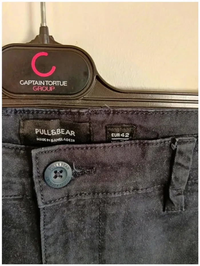C23 pantalon marine Pull&Bear 42 - photo numéro 3