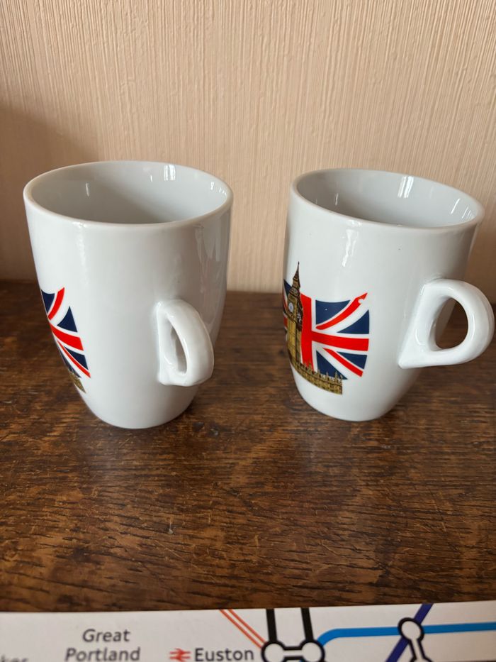 Lot Souvenirs de Londres :2 tasses, 2 sets de table et 1 boîte métallique - photo numéro 6