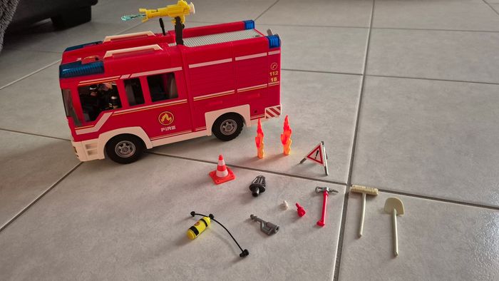 Fourgon d'intervention des pompiers - photo numéro 3