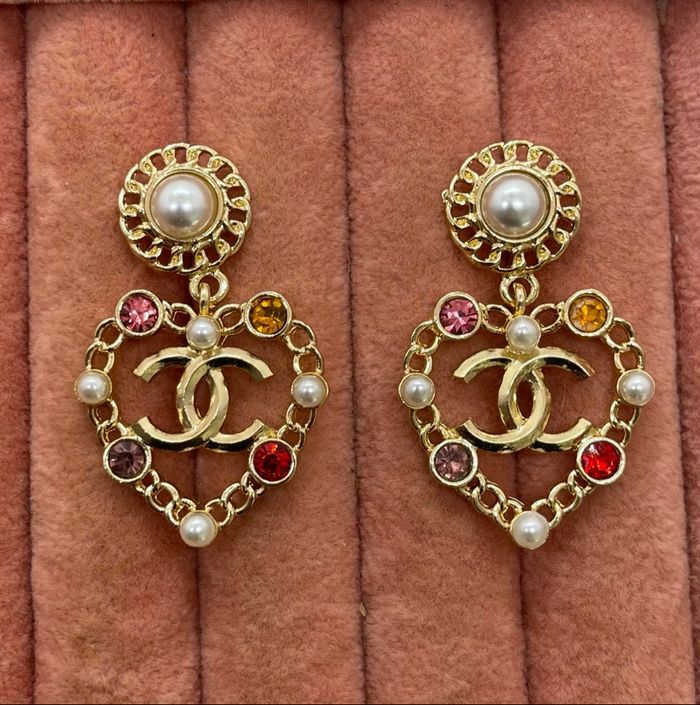 Boucles d’oreilles pendantes cœur dorées - photo numéro 9